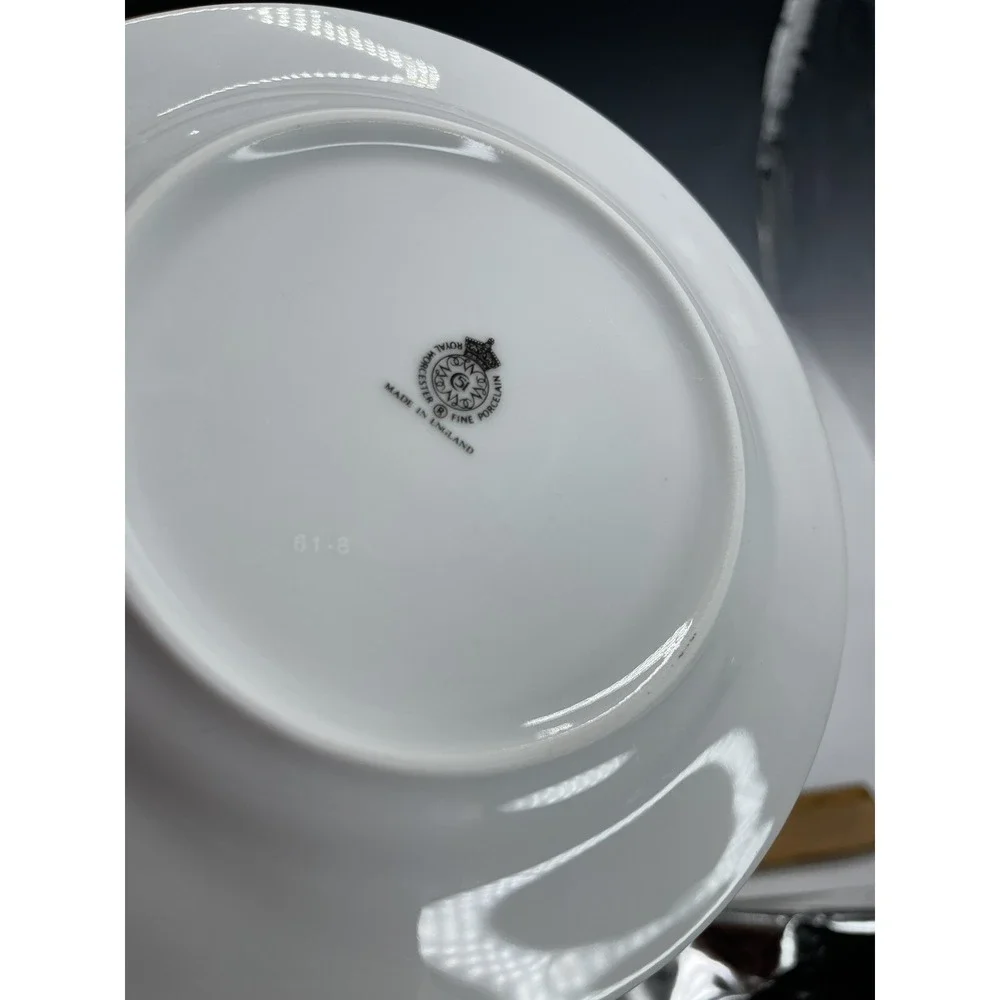 Royal Worcester Evesham Gold‎ Rim 6.5